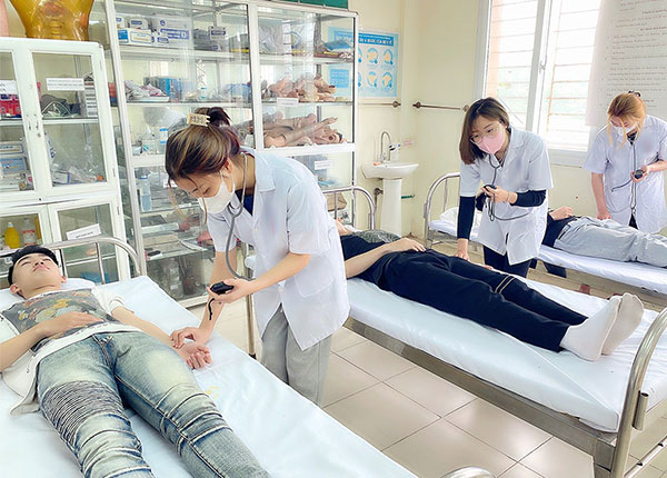 Chức năng và Nhiệm vụ của Trung cấp Y sĩ Đa khoa trong bối cảnh hiện nay Chức năng và Nhiệm vụ của Trung cấp Y sĩ Đa khoa trong bối cảnh hiện nay