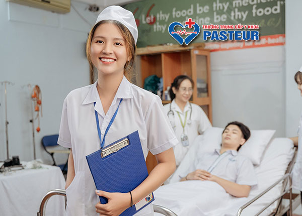 Điều dưỡng học sang Y sĩ đa khoa: Kiến thức cần biết Điều dưỡng học sang Y sĩ đa khoa: Kiến thức cần biết
