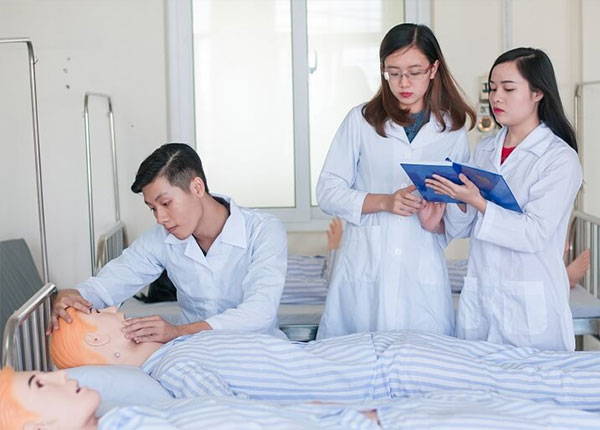 Y đa khoa hay Răng Hàm Mặt: Ngành nào sẽ mở ra tương lai sáng lạn cho bạn? Y đa khoa hay Răng Hàm Mặt: Ngành nào sẽ mở ra tương lai sáng lạn cho bạn?